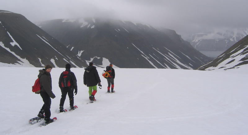 Descend via the Longyearbyen glacier
